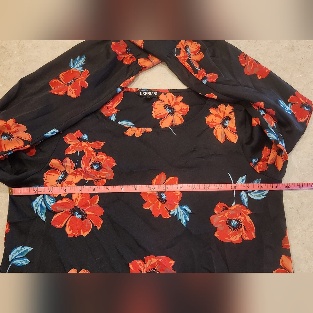 NWOT Express Floral Blouse - Picture 4 of 7